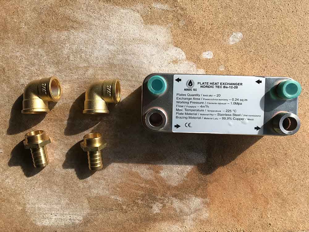 Plattenwärmetauscher 45kW und Anschlüsse